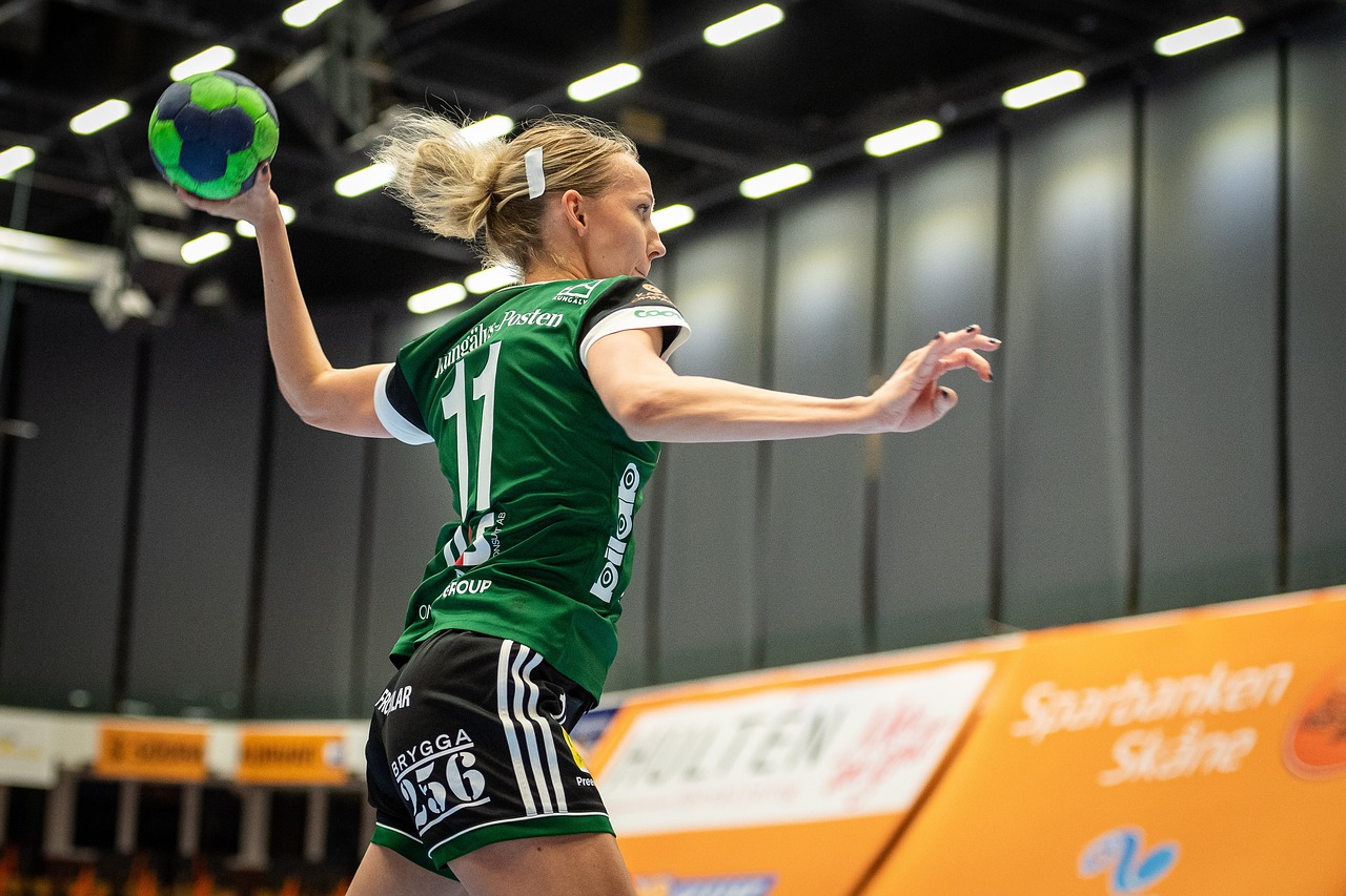 Sportmedizin: Handballerin in Aktion